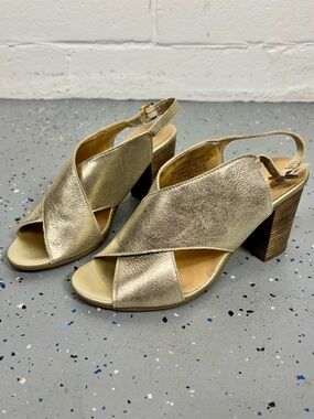 Seychelles Treasure Hunt Gold Metallic Leather Heels Slingback Open Toe Italy 7